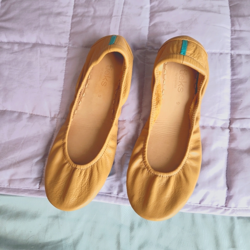 Tieks Camel